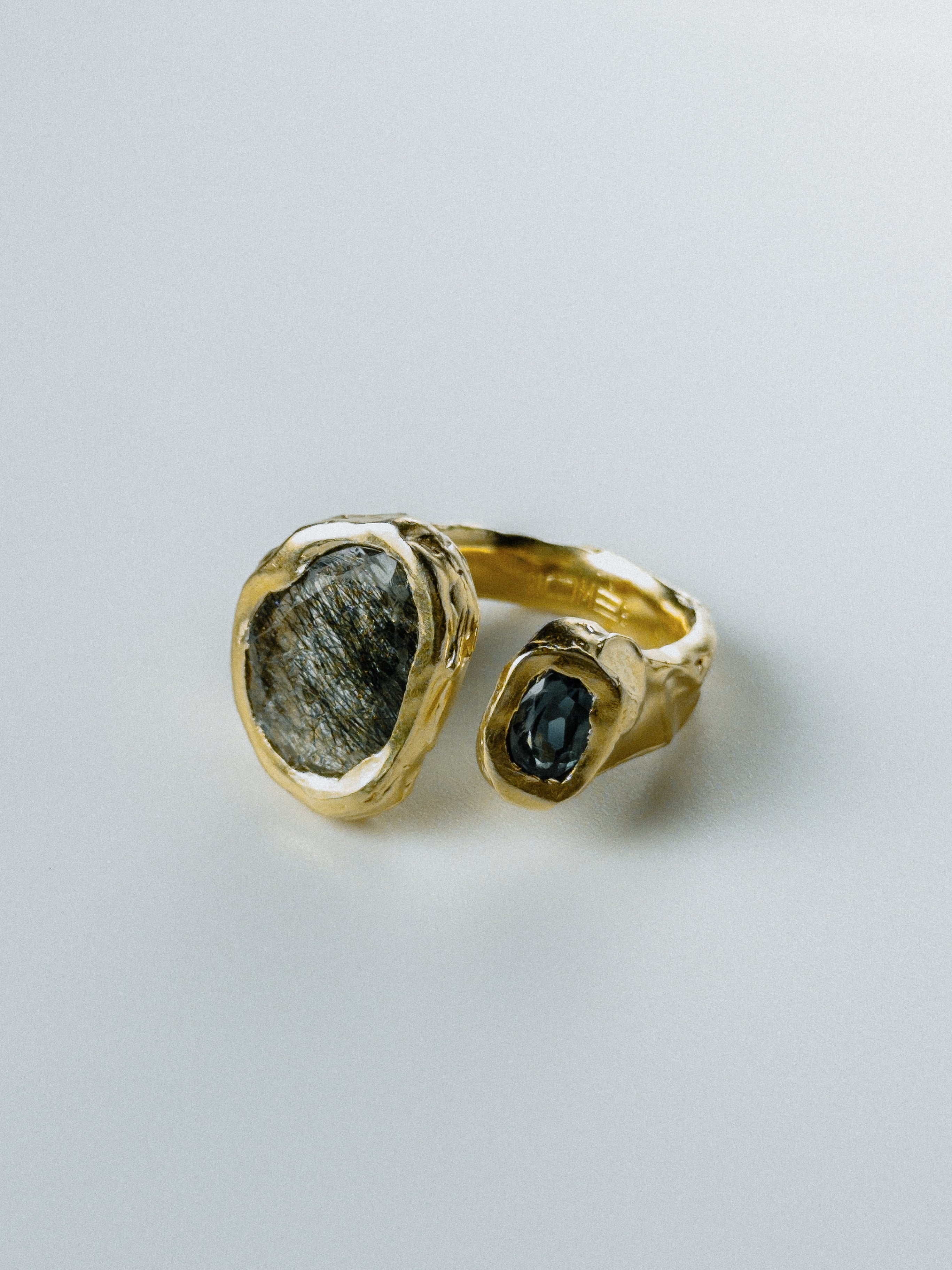 Gold Rutile Quartz N°132 🄼