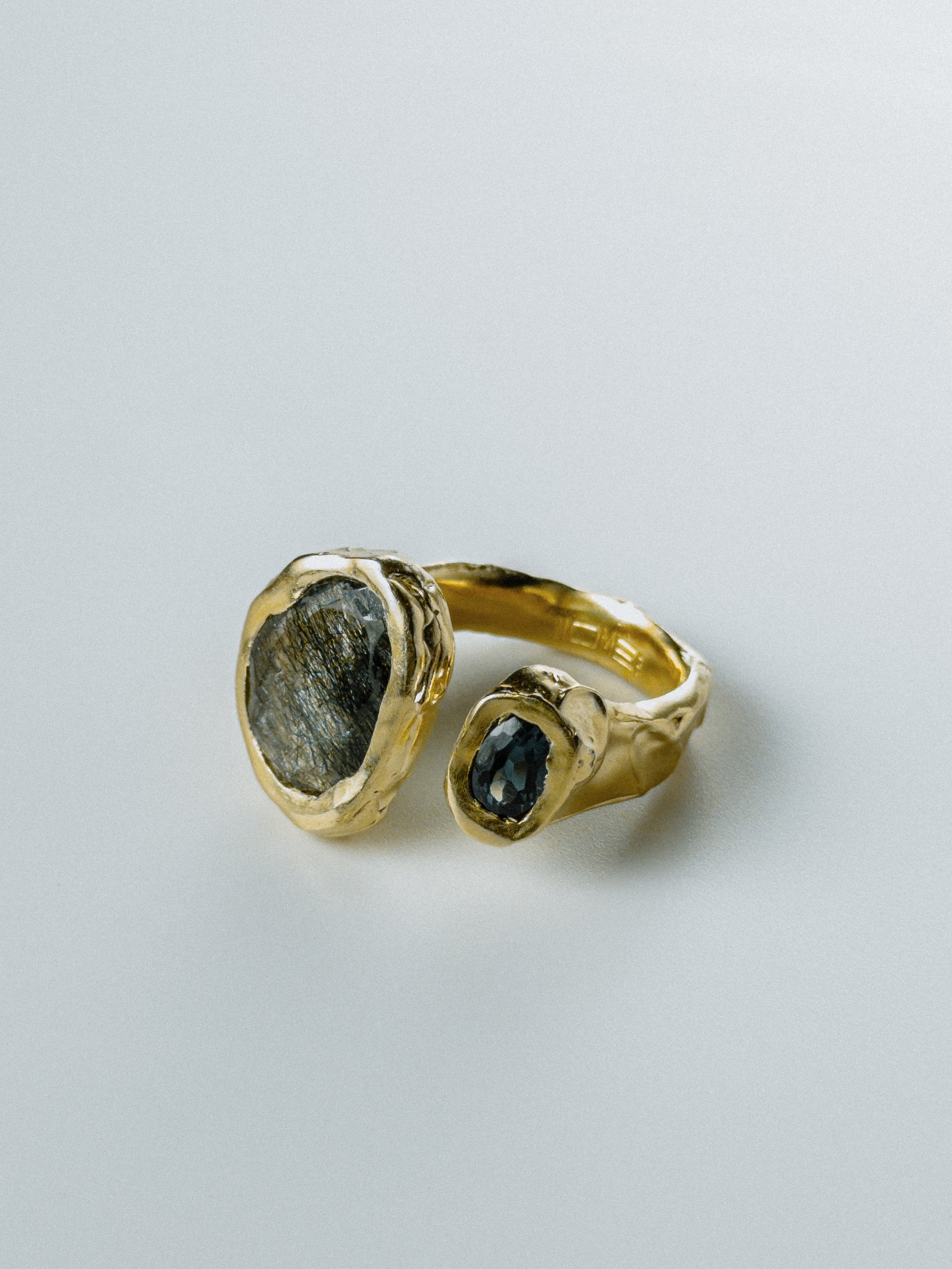 Gold Rutile Quartz N°132 🄼