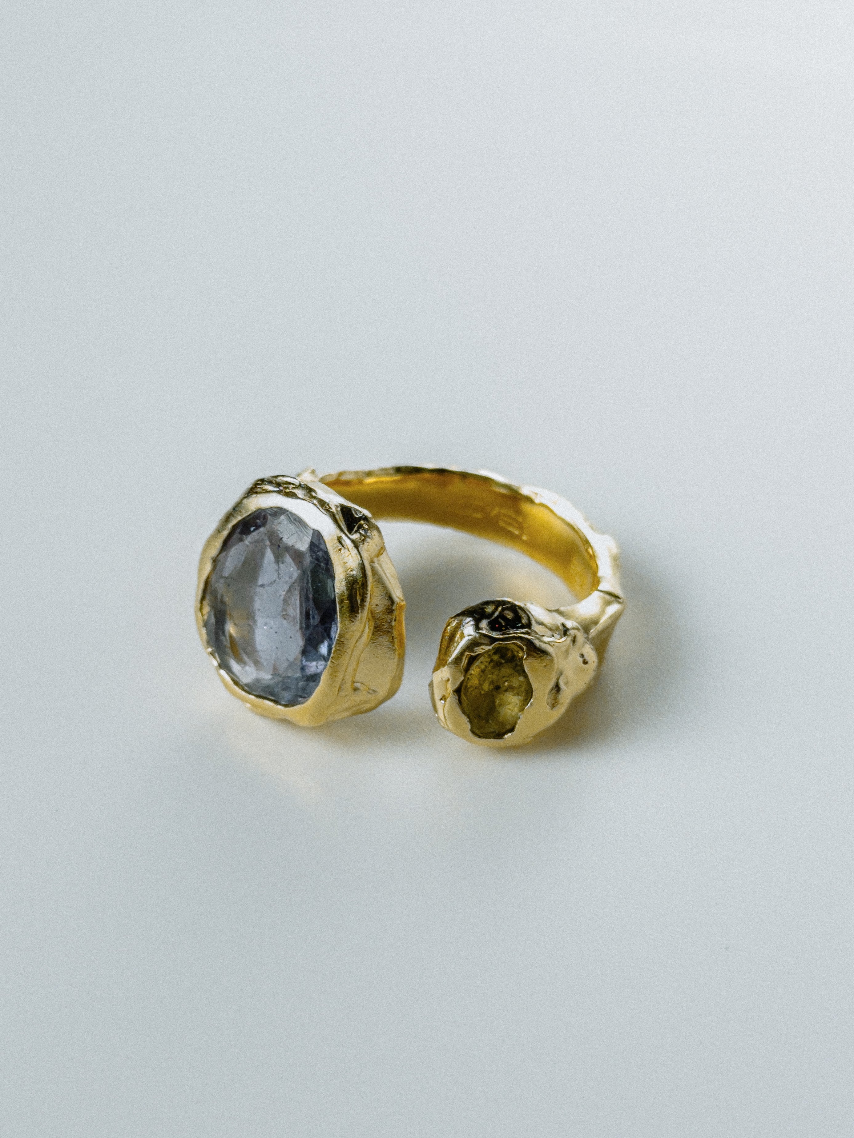 Gold Tanzanite N°160 🄼