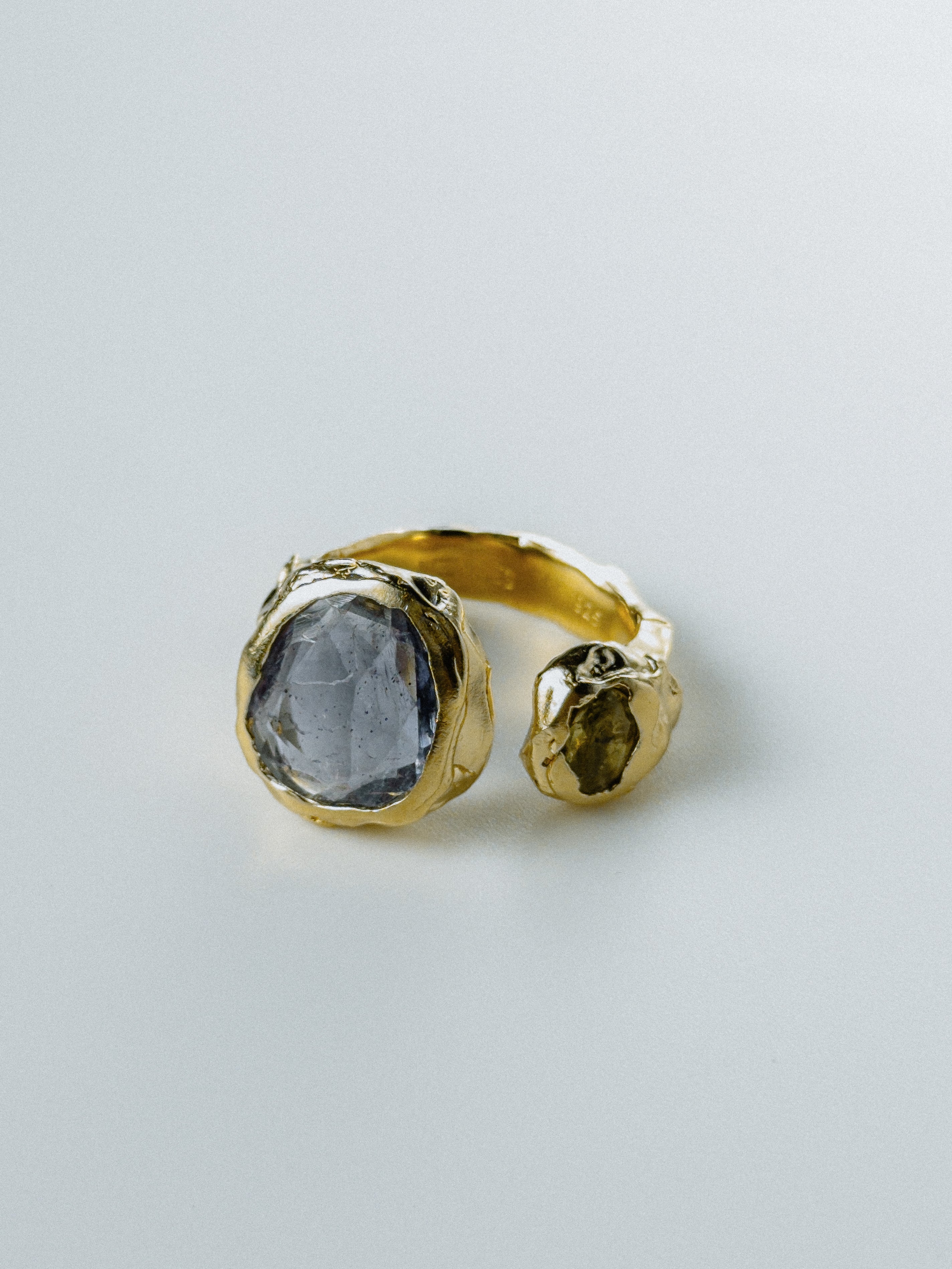 Gold Tanzanite N°160 🄼