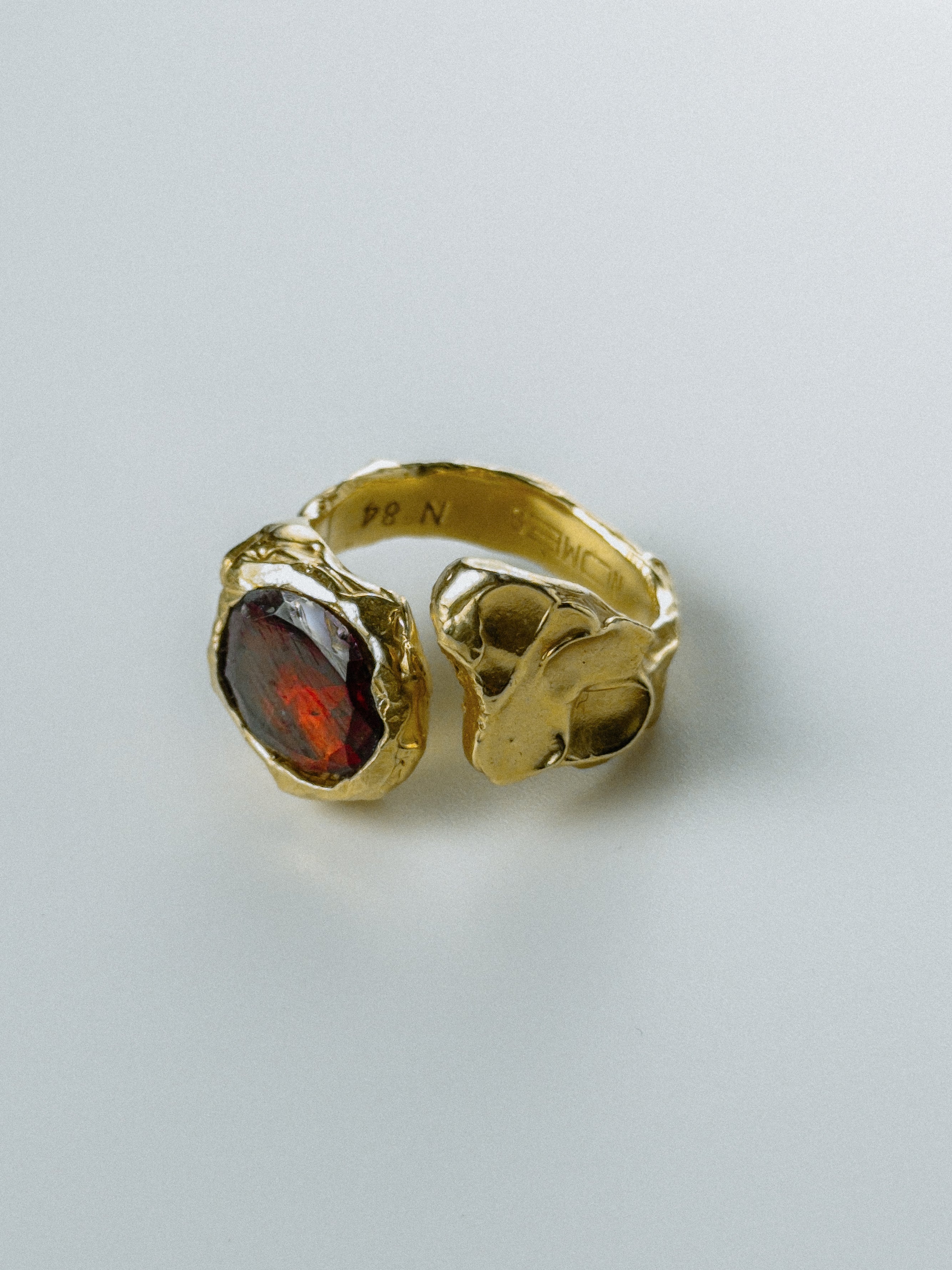 Gold Garnet N°84 🄼