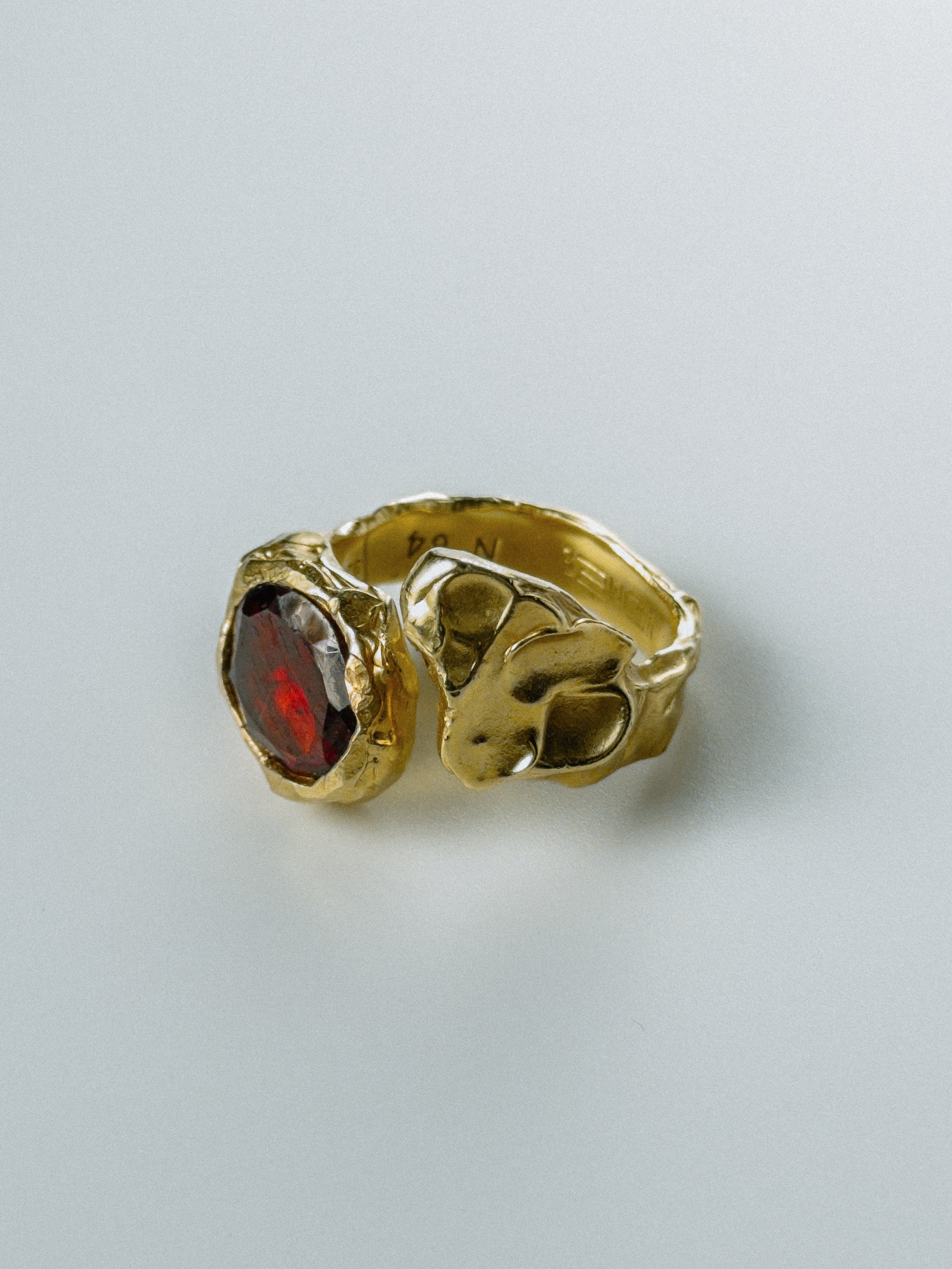 Gold Garnet N°84 🄼