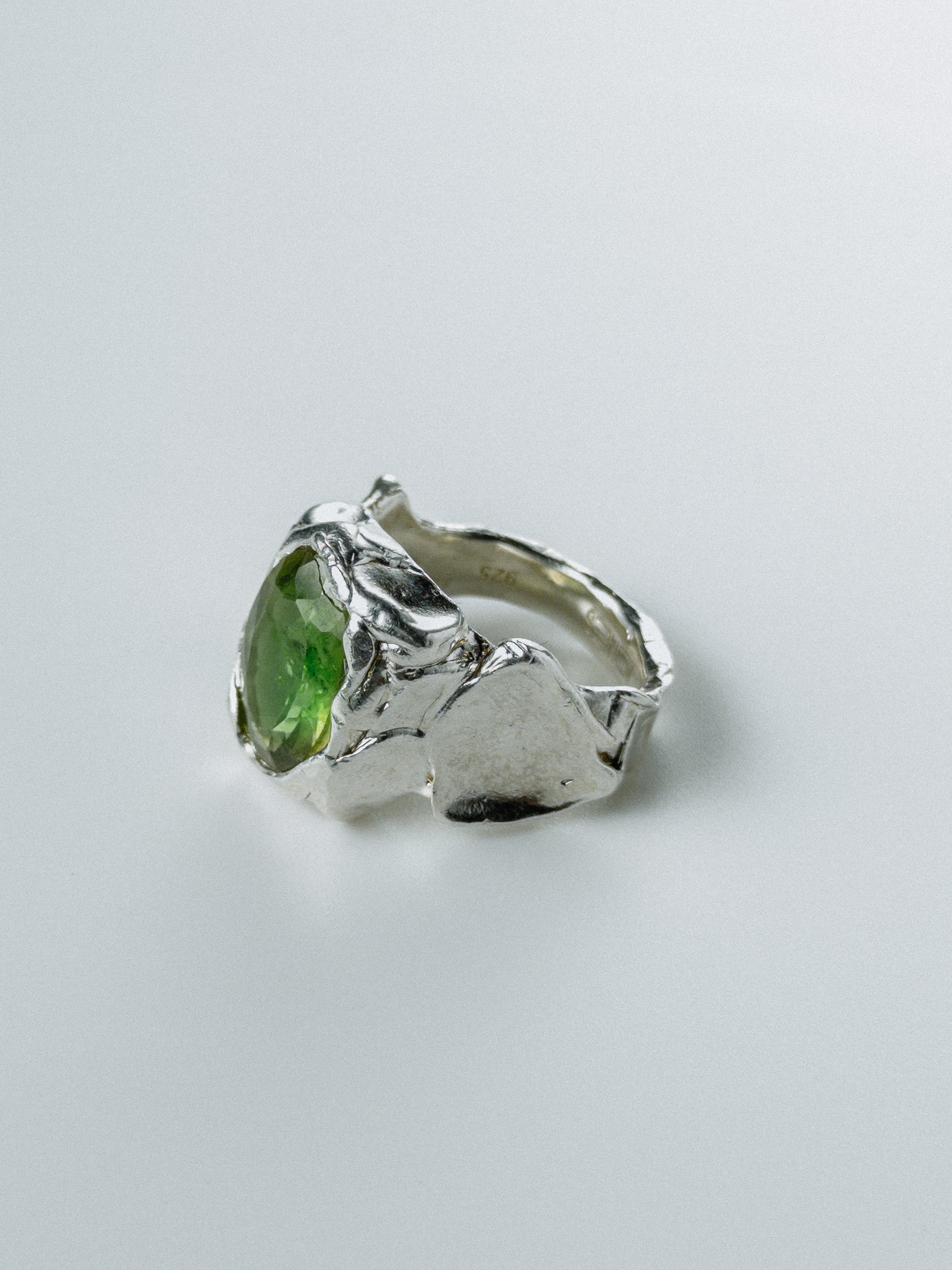 Silver Peridot N°111 🄻