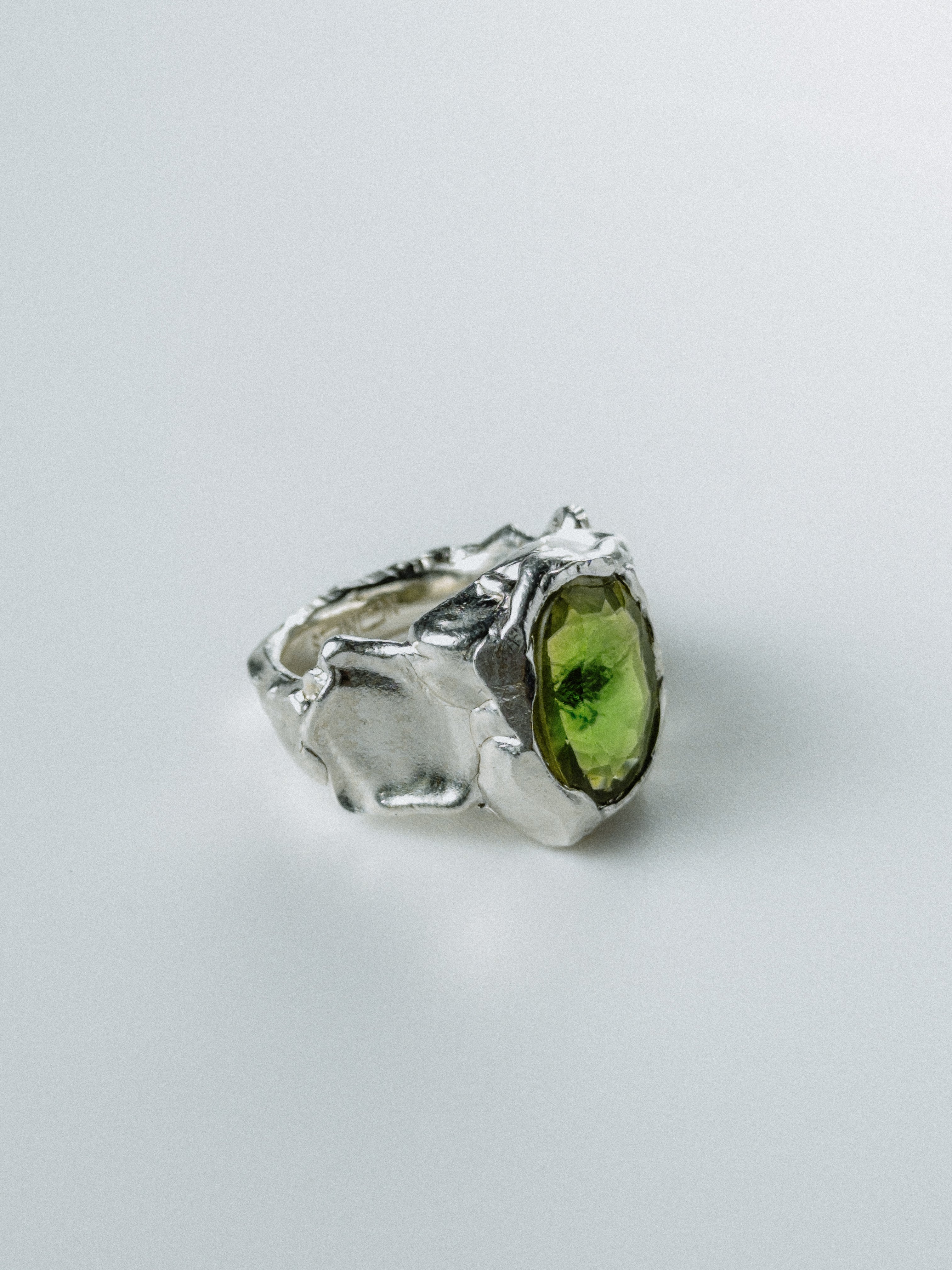 Silver Peridot N°111 🄻