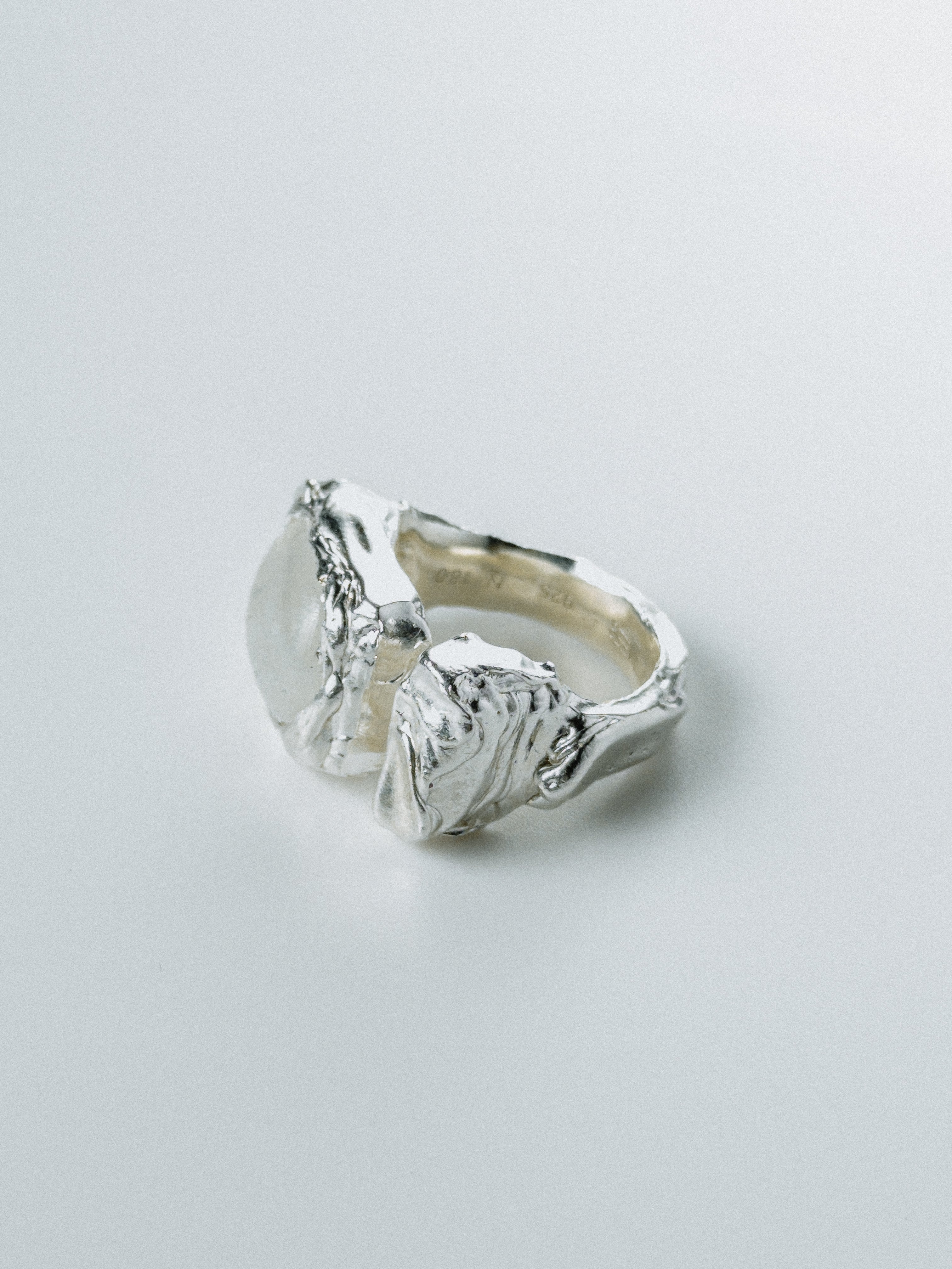 Silver Moonstone N°180 🄻