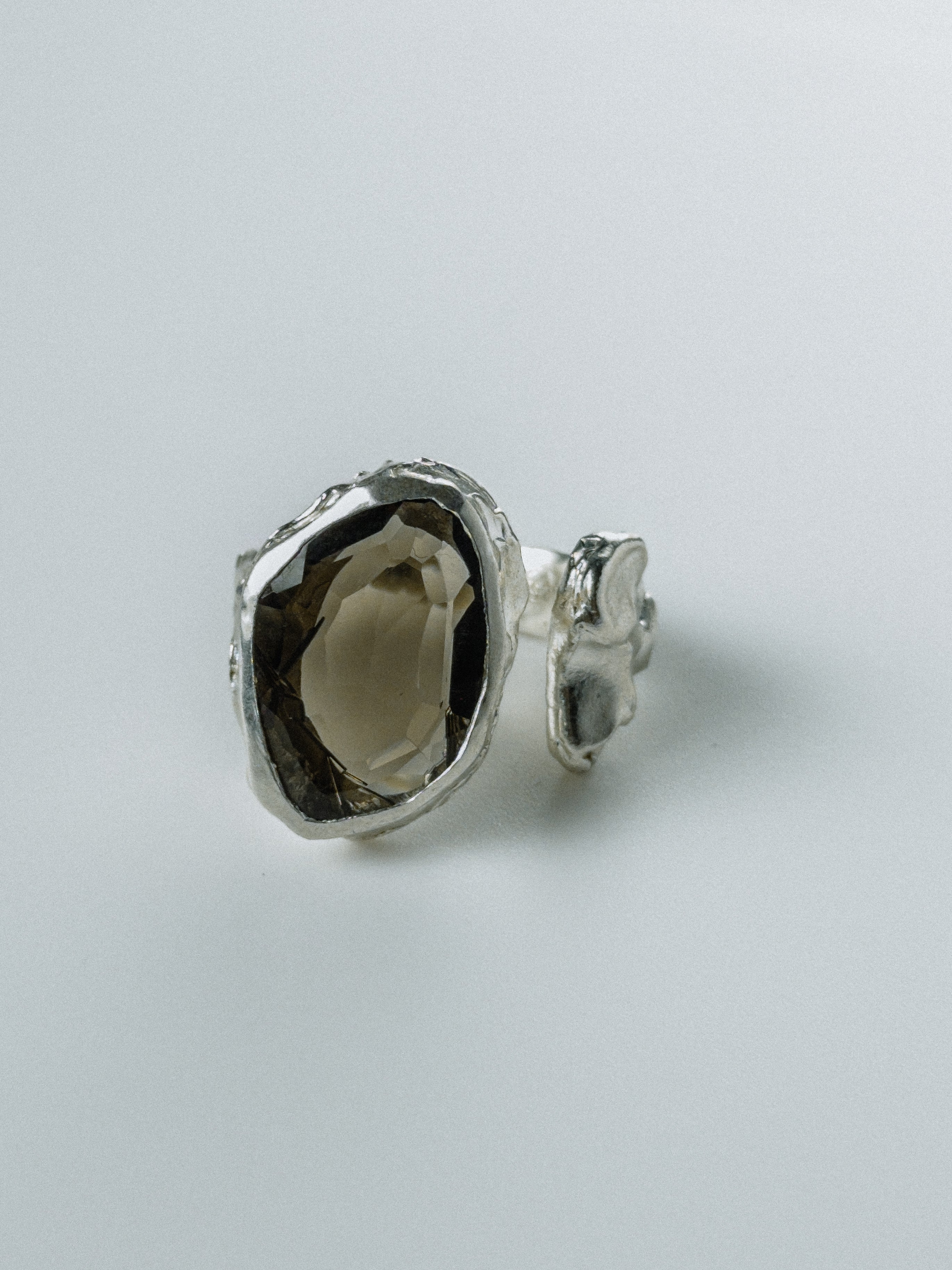 Silver Smoky Quartz N°76 🄻