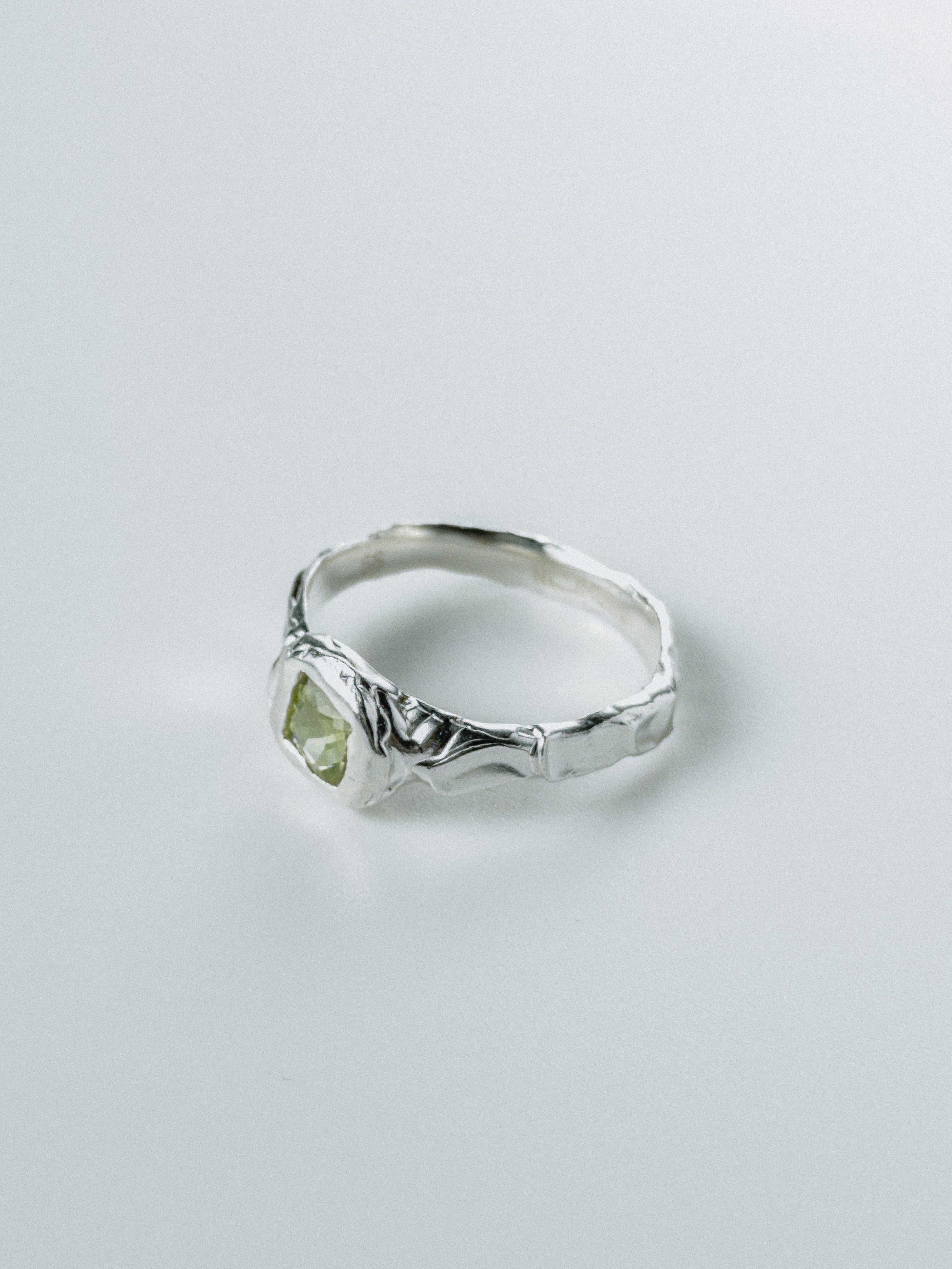 Silver Peridot N°133 🅂