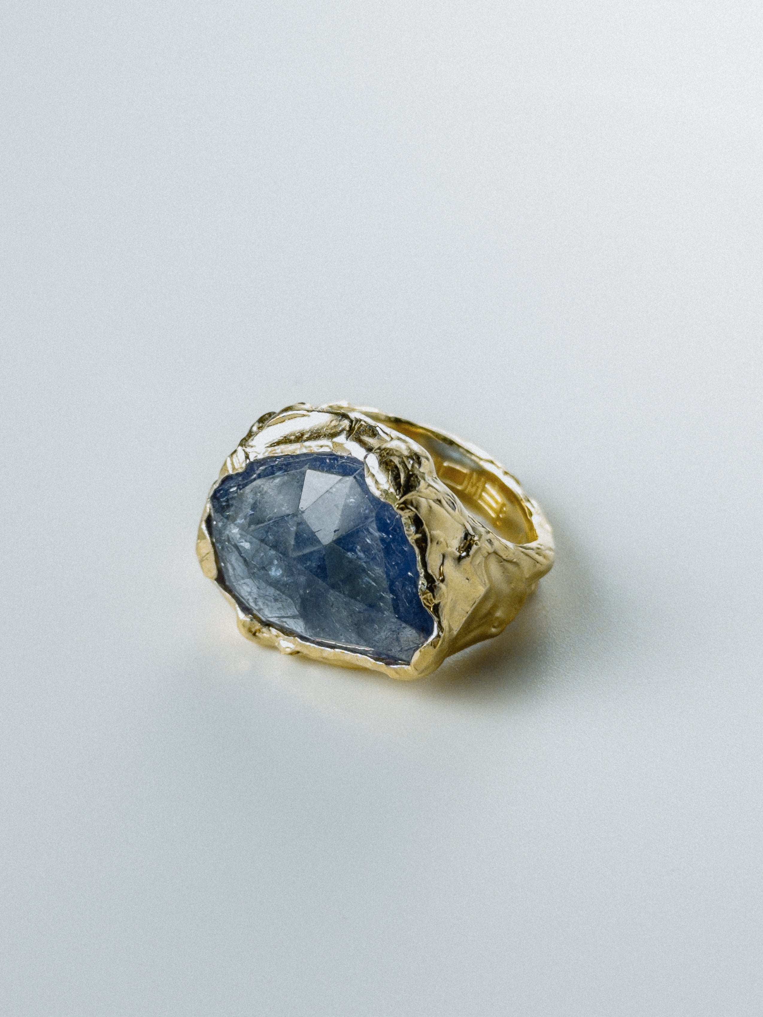 Gold Tanzanite N°93 🄻