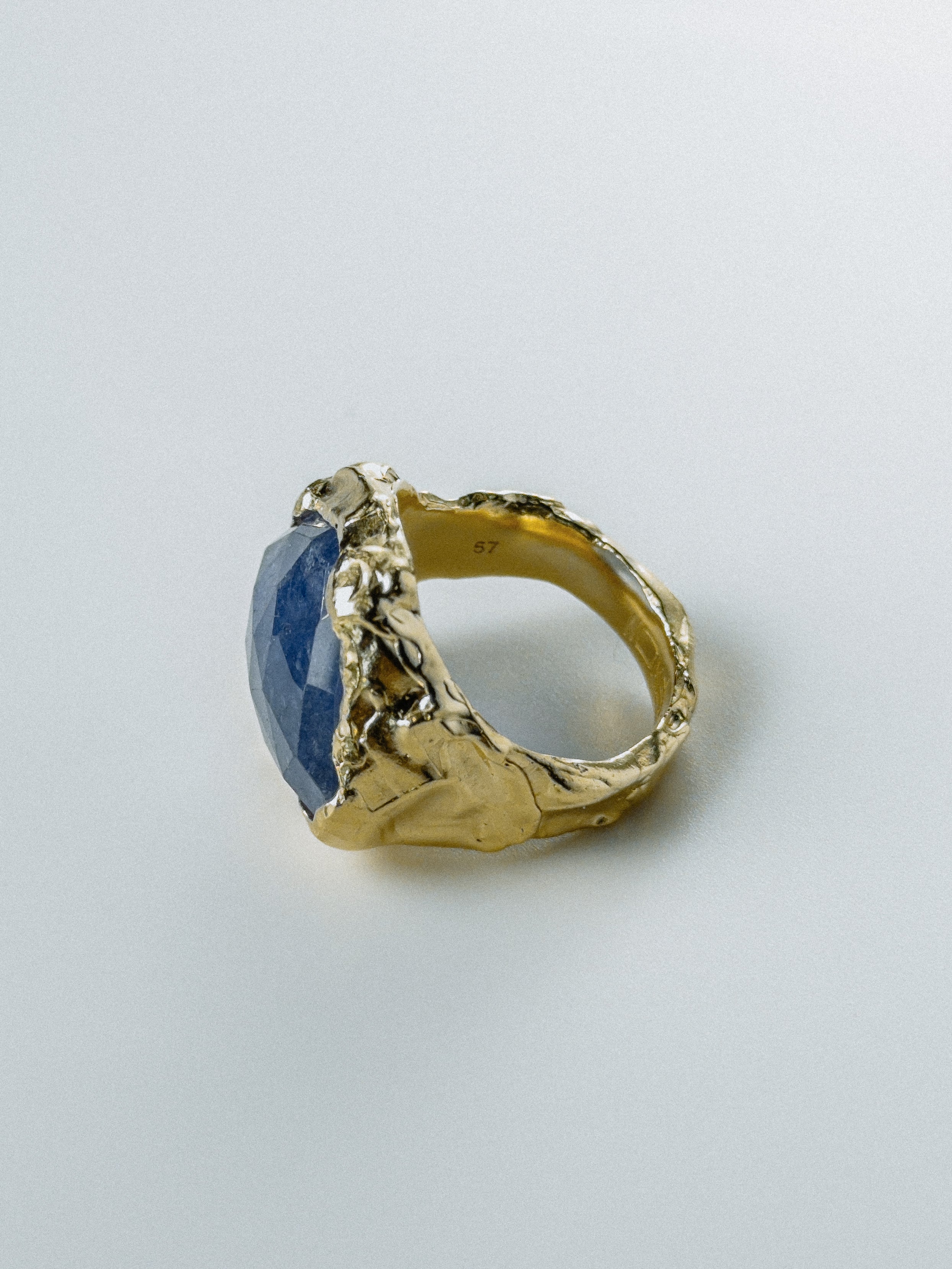 Gold Tanzanite N°93 🄻