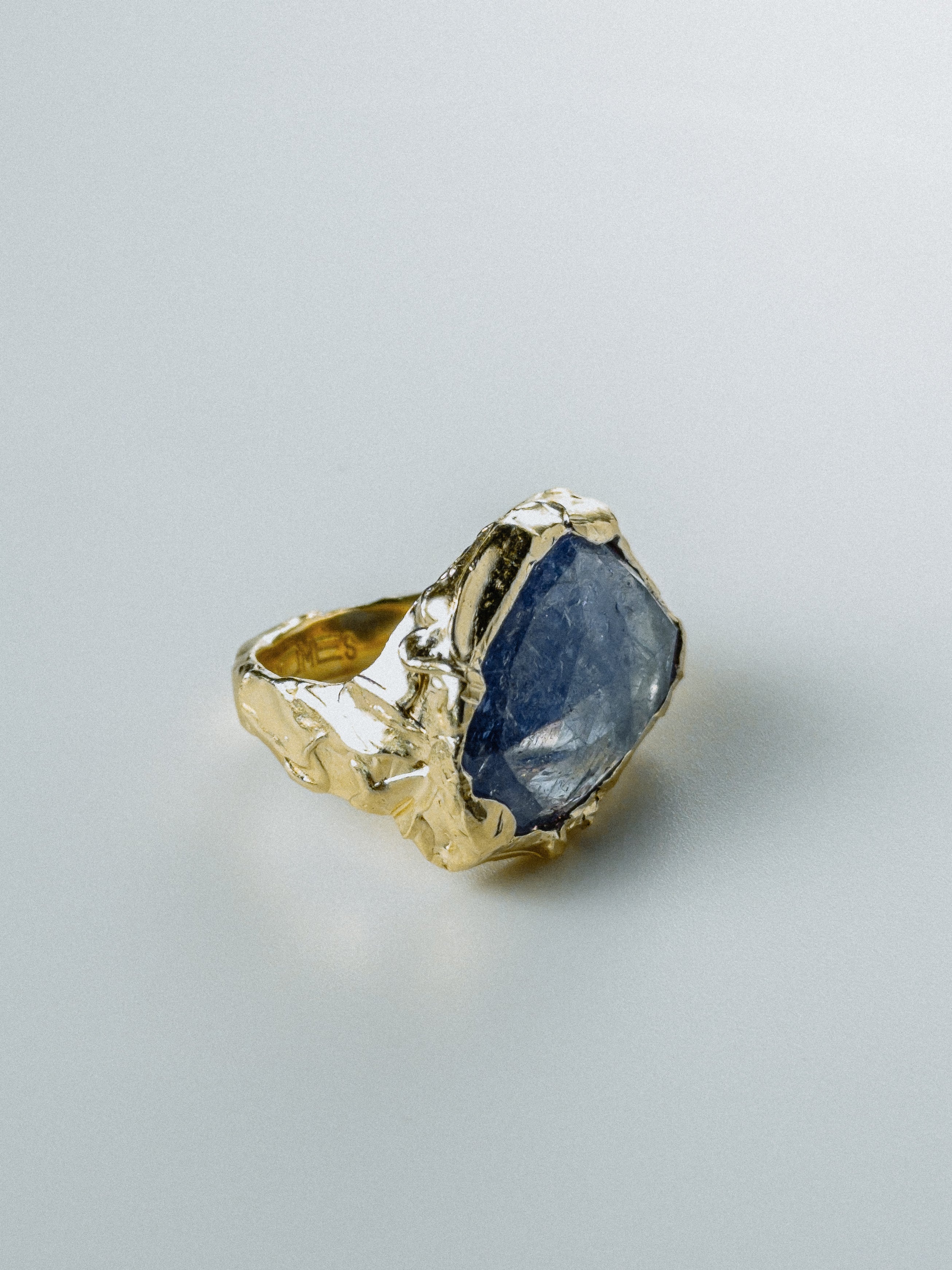 Gold Tanzanite N°93 🄻