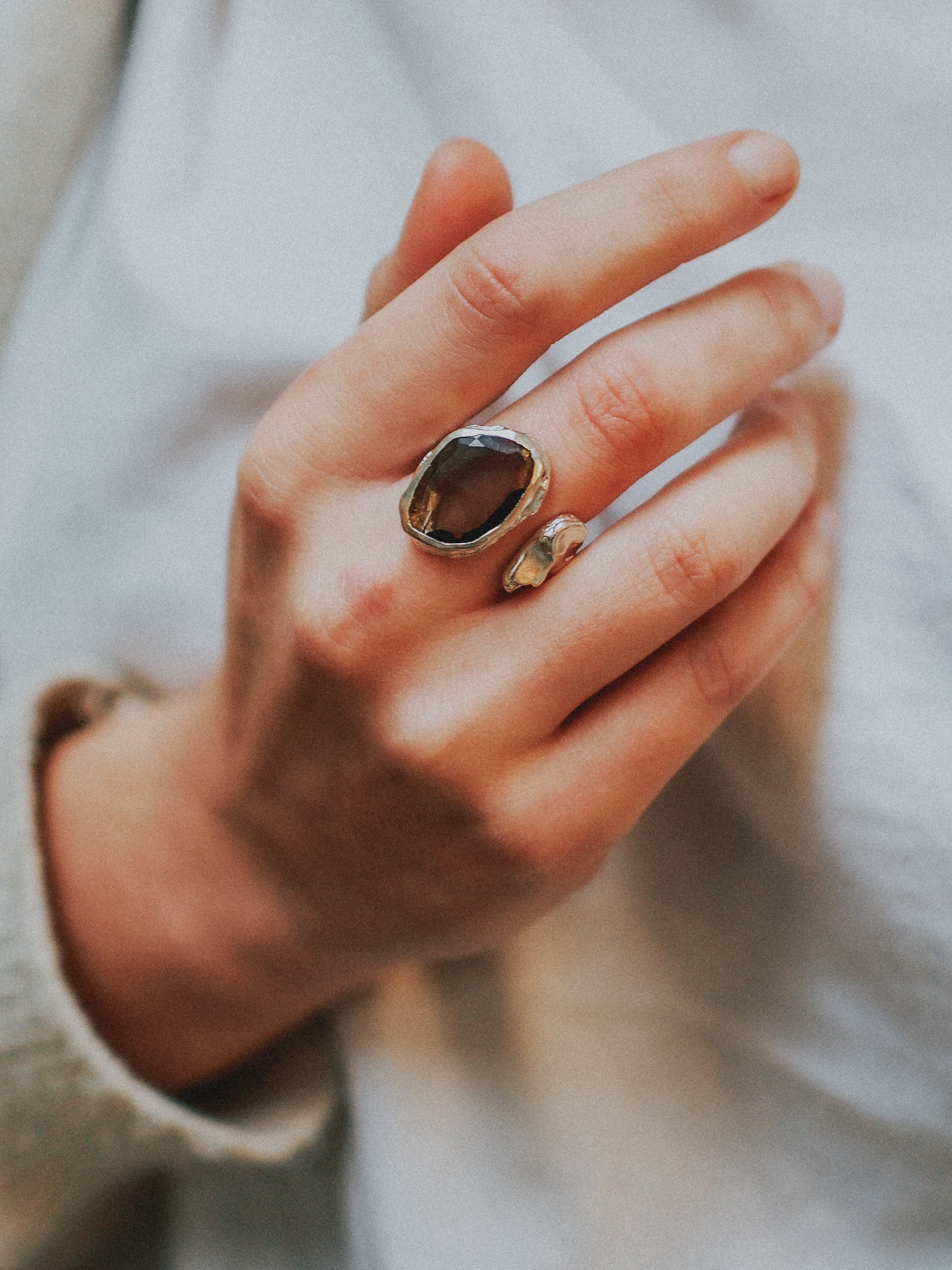 Silver Smoky Quartz N°76 🄻